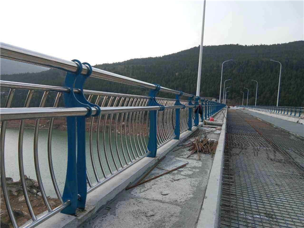 沧州不锈钢桥梁护栏的特点及其在桥梁安全中的重要作用