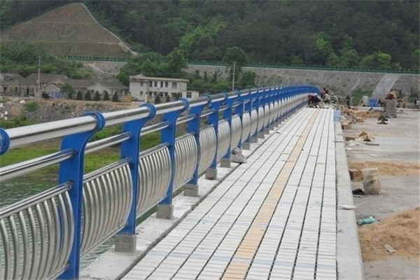 沧州不锈钢桥梁灯光护栏