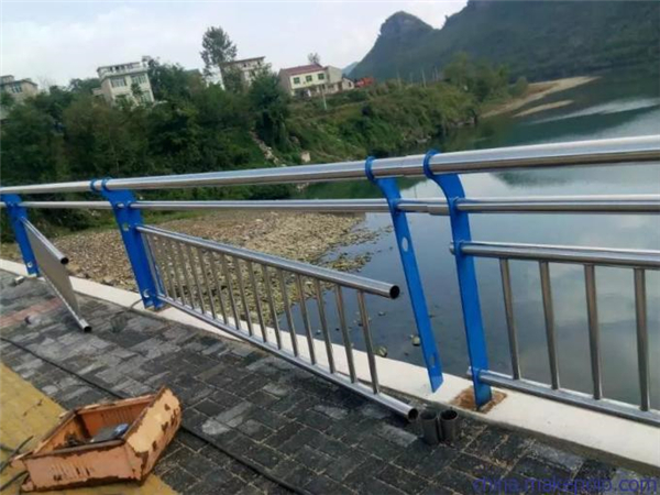 沧州不锈钢复合管护栏是一种卓越的防护材料